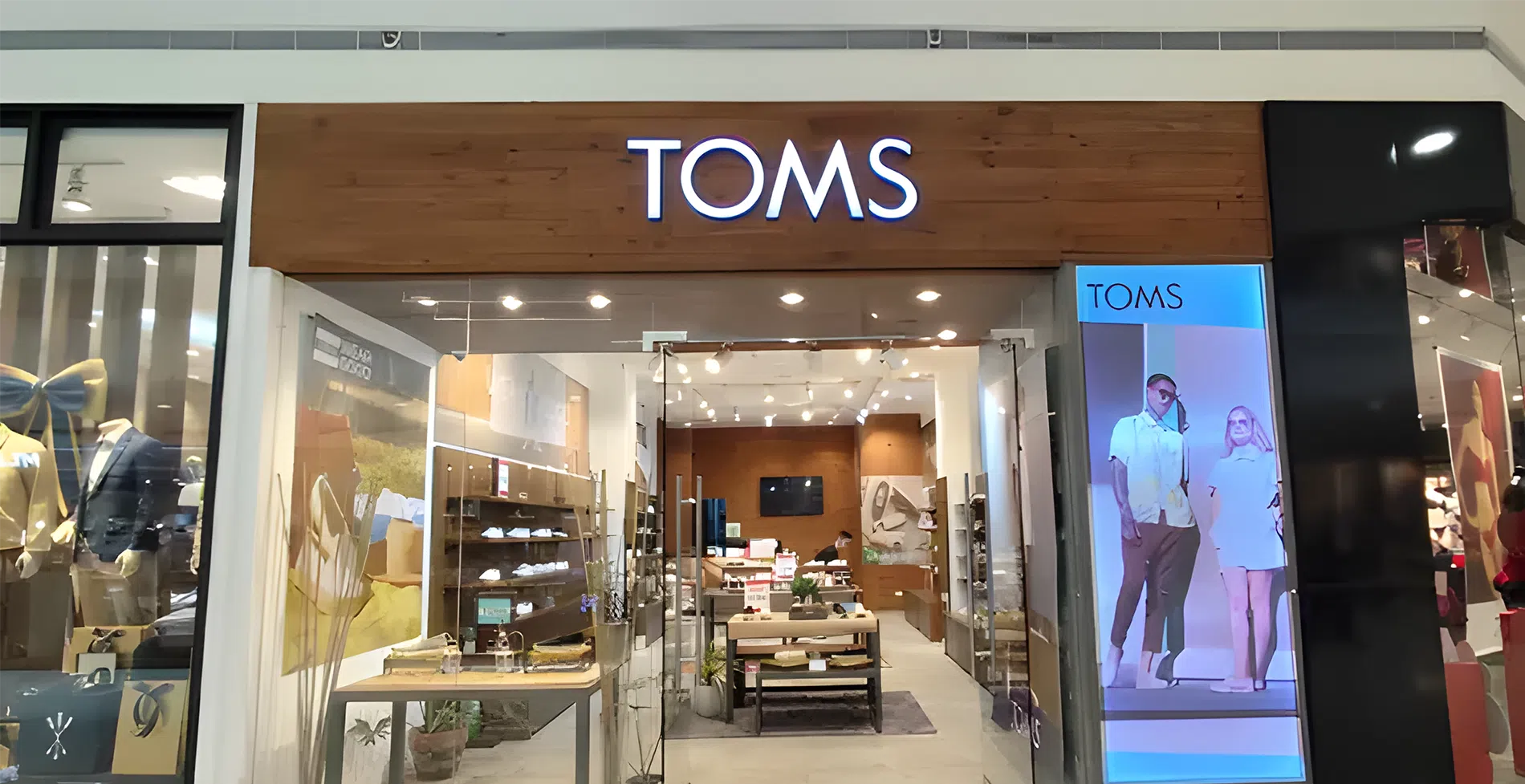 Banner 1 - TOMS Nederland